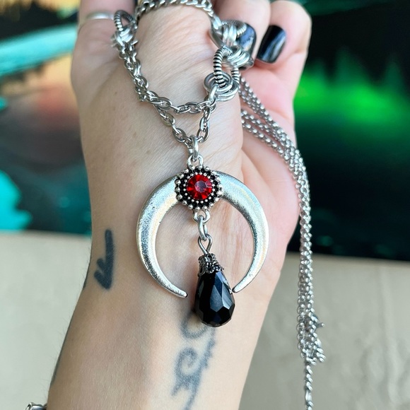 Handmade maille choker necklace silver up side down moon lunula red black stone - Picture 4 of 15